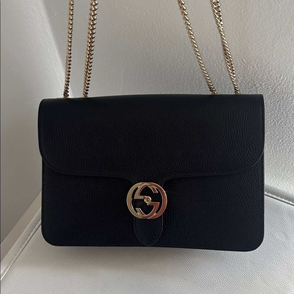 Gucci Interlocking GG Black Calfskin Leather Crossbody/Shoulder Bag - Picture 3 of 16